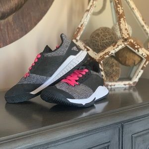 Addias women’s size 6. Great shape!